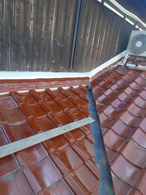 明石市にて雨漏り補修工事が完了した瓦屋根